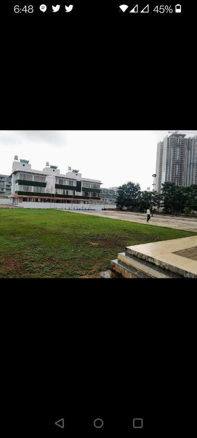 Pune Airport Eon Barclays Kharadi Luxe15 Suites Work Desks Exterior foto